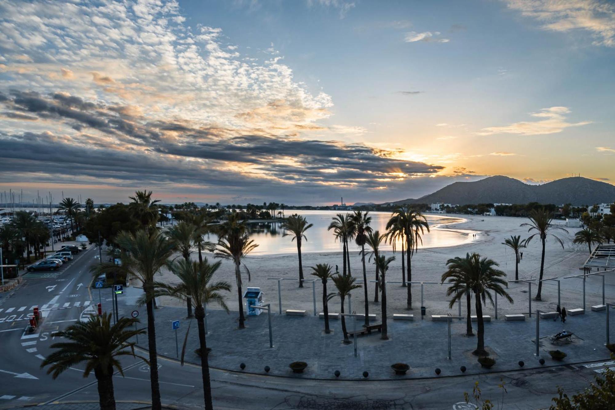 Luxury Sea View Apartment In Puerto De Alcudia Eksteriør bilde